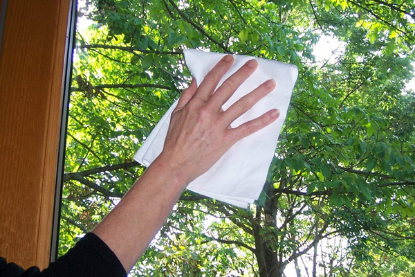 UltimateCloth wiping a window